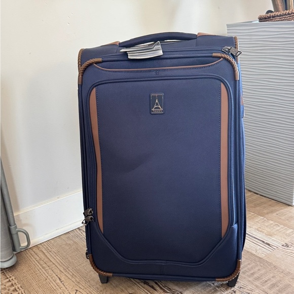 Travelpro Crew Classic Carry-On Expandable bag travel bag - Picture 10 of 10